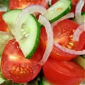 Салат из томатов и огурцов