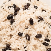 Рис с черными бобами