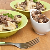 Ньокки из картофеля с колбасками и грибами