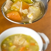 Овощной суп с куриными грудками