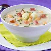 Суп на мясном бульоне с беконом и сыром
